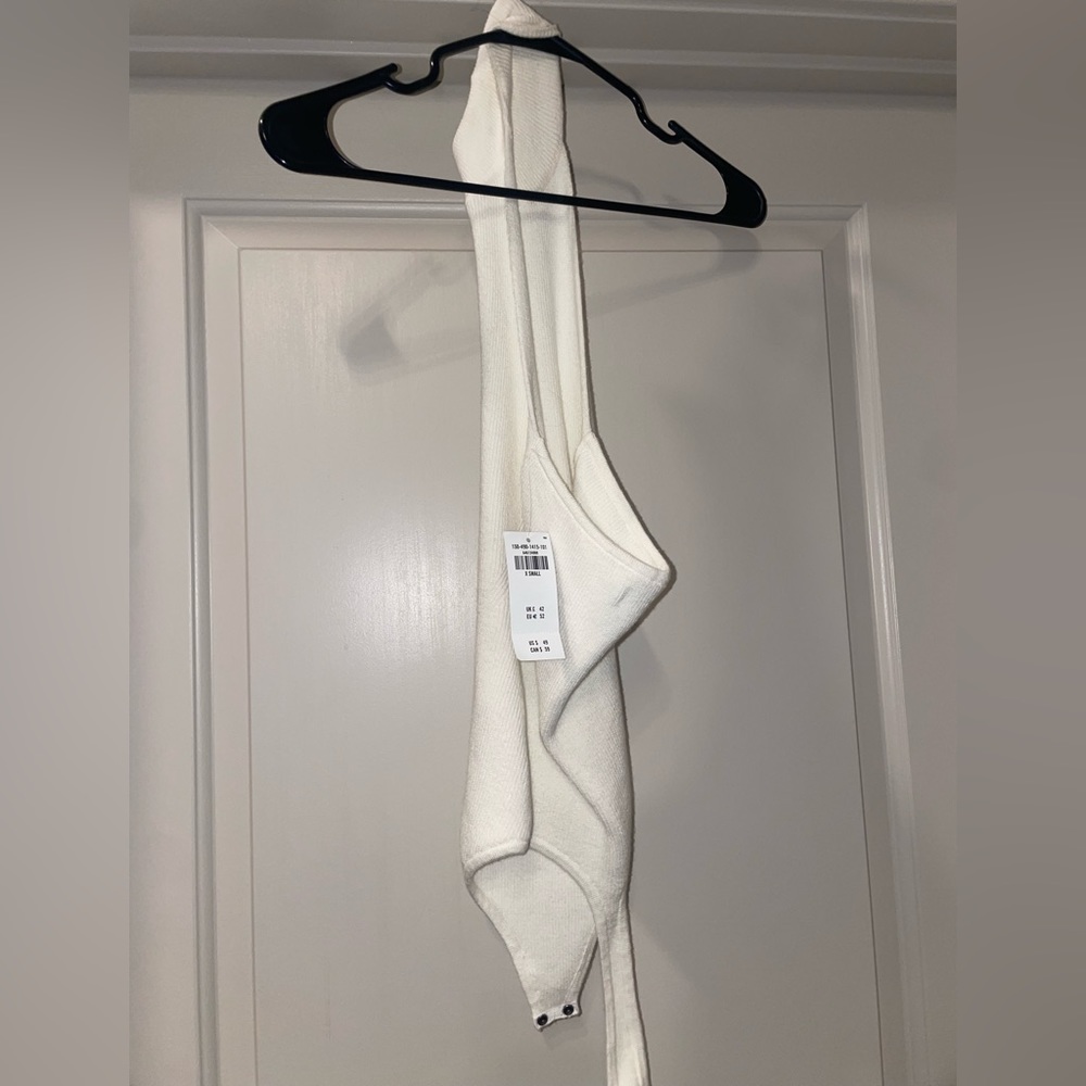 White knit halter top body suit from Abercrombie. Brand new with tags. XS